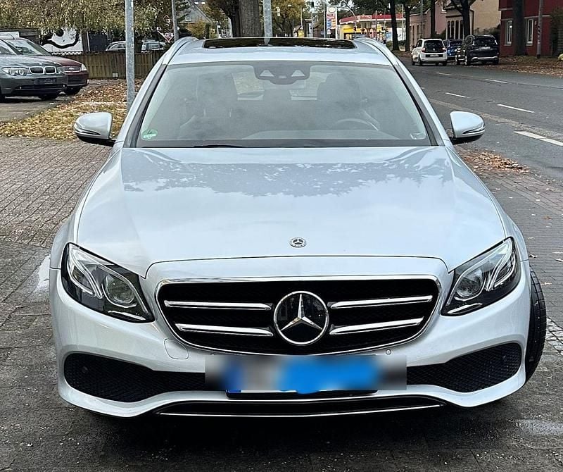 Silber Gebraucht 2020 Mercedes E300 Kombi | 27.700 € (Superpreis) - Bild 1/4