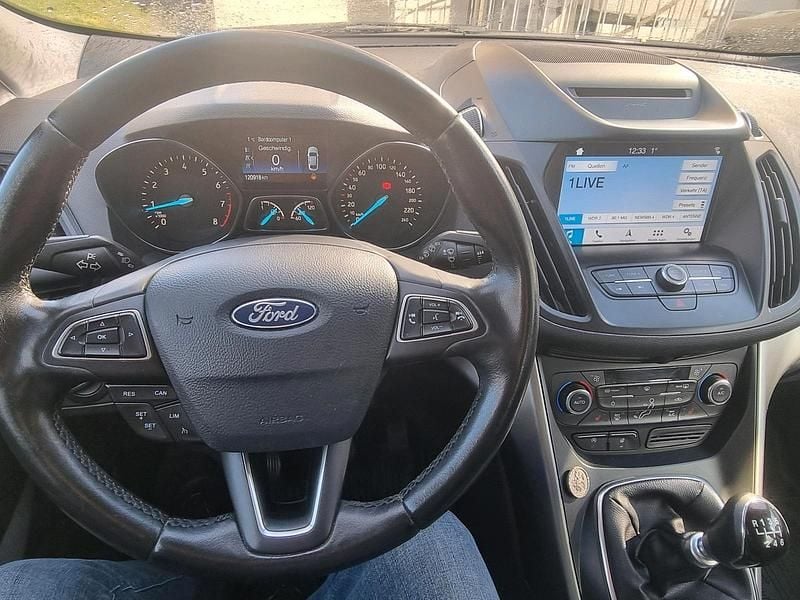 Gebraucht Ford Kuga 150 PS (110 kW) 2017 Schwarz SUV