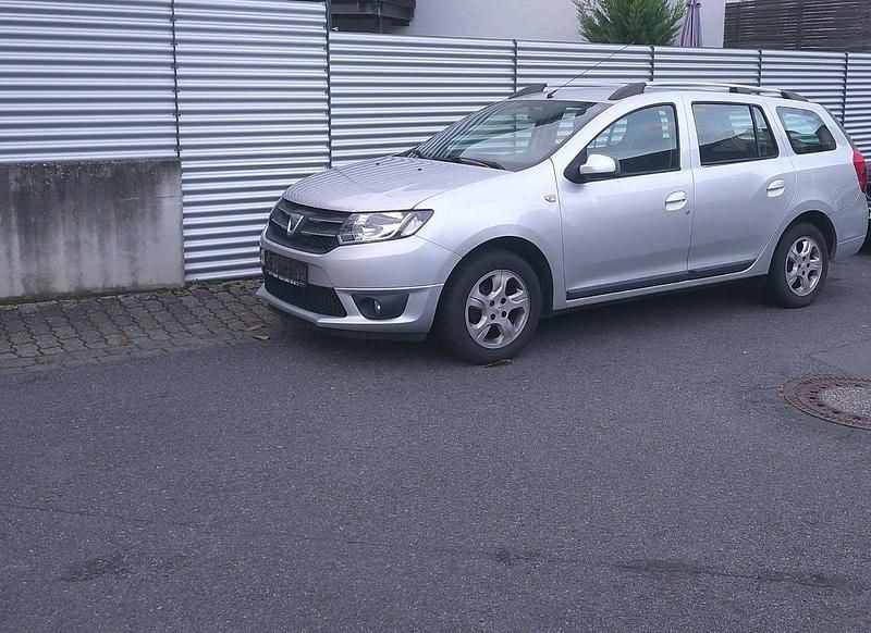 Weiß Gebraucht 2013 Dacia Logan MCV Ambiance Kombi | 3.500 € (Guter Preis) - Bild 1/4