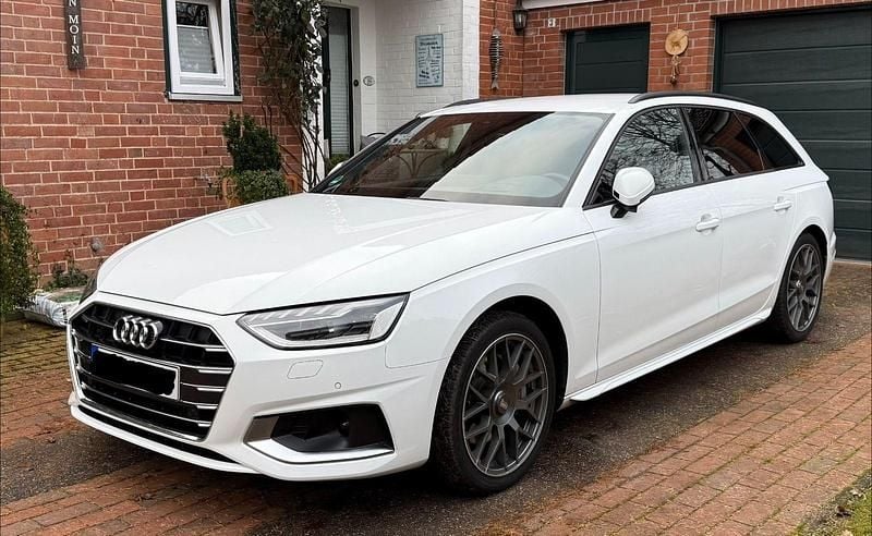 Używany Audi A4 Advanced 204 KM (150 kW) 2022 Biały Kombi