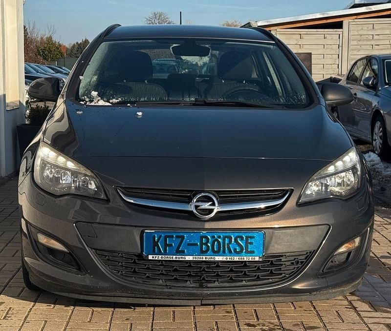 Gebraucht Opel Astra Selection 131 PS (96 kW) 2013 Grau Kombi