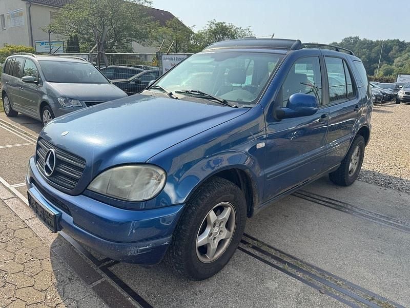 Gebraucht Mercedes ML270 163 PS (119 kW) 2001 Jaspisblau  metalliclack SUV