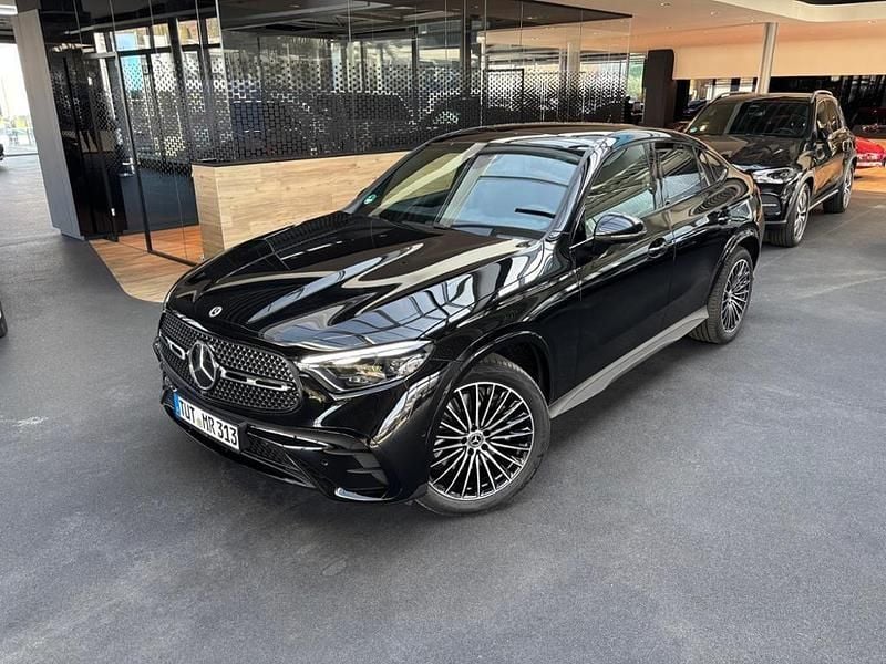 Gebraucht Mercedes GLC300 269 PS (197 kW) 2026 Metalliclack obsidianschwarz Coupé