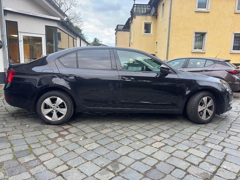 Gebraucht Skoda Octavia Ambition 150 PS (110 kW) 2018 Schwarz Limousine
