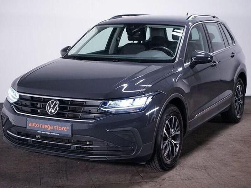 Black metallic Gebraucht 2022 VW Tiguan Life SUV | 21.944 € (Superpreis) - Bild 1/4