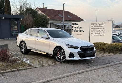 Neu BMW 550e Shadowline 489 PS (359 kW) 2025 Weiß Limousine