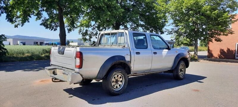 Gebraucht Nissan PickUp 133 PS (97 kW) 2002 Grau Pickup
