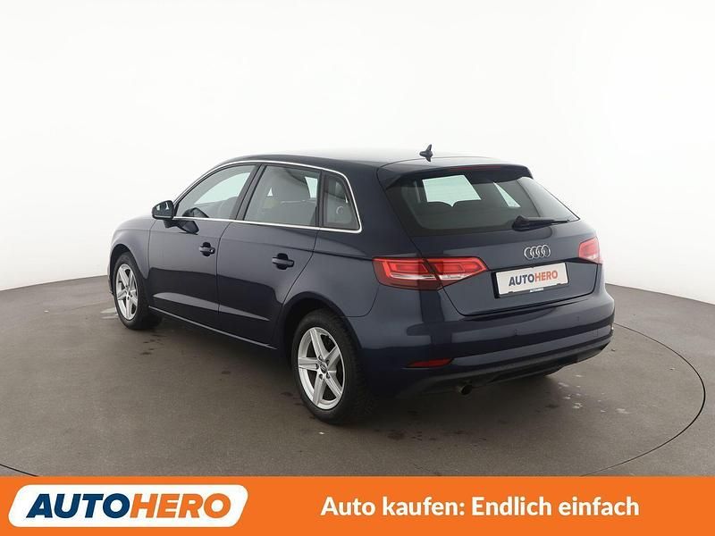 Gebraucht Audi A3 Comfort 116 PS (85 kW) 2018 Blau Limousine