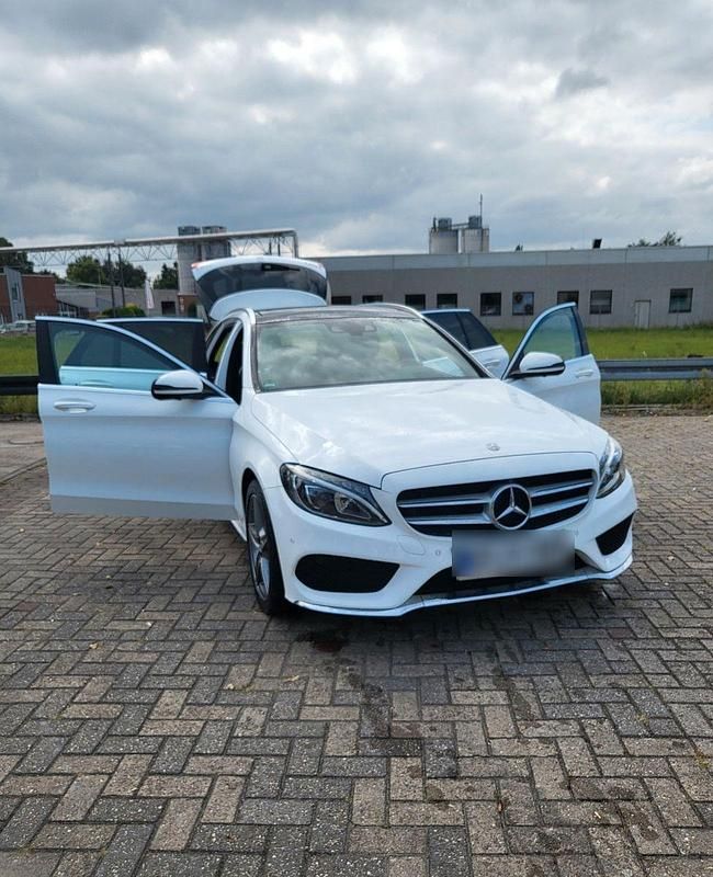 Weiß Gebraucht 2016 Mercedes 220 Kombi | 21.900 € (Teuer) - Bild 1/4