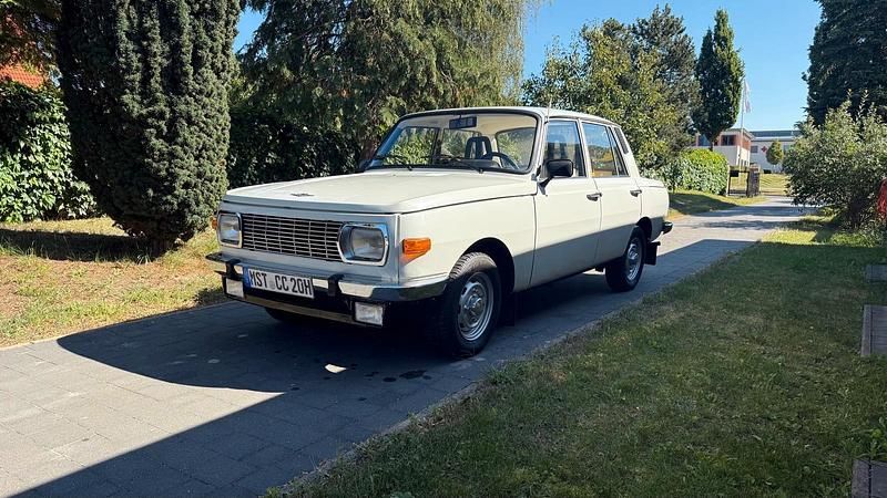 Weiß Gebraucht 1983 Wartburg 353 Limousine | 11.900 € - Bild 1/4