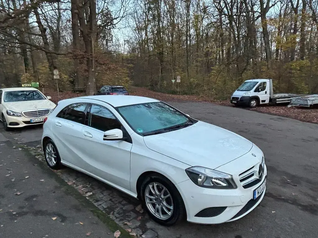 Gebraucht Mercedes A200 136 PS (100 kW) 2014 Weiß Kleinwagen