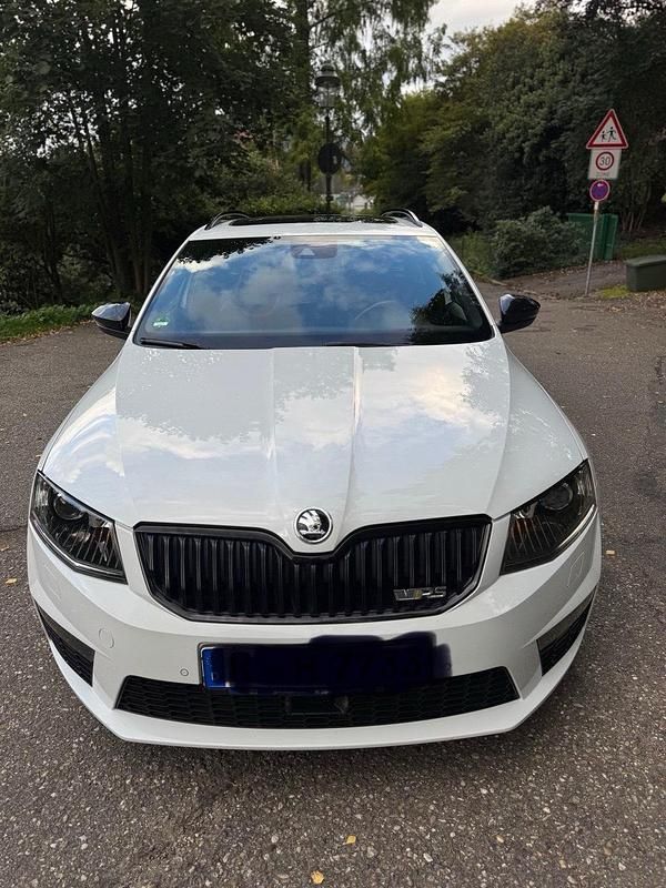 Weiß Gebraucht 2017 Skoda Octavia vRS Kombi | 13.400 € (Guter Preis) - Bild 1/4