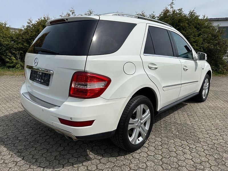 Gebraucht Mercedes ML300 204 PS (150 kW) 2011 Weiß SUV