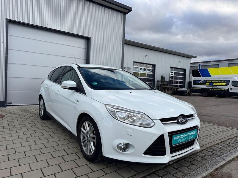 Weiß Gebraucht 2012 Ford Focus Titanium Limousine | 4.770 € (Guter Preis) - Bild 1/4