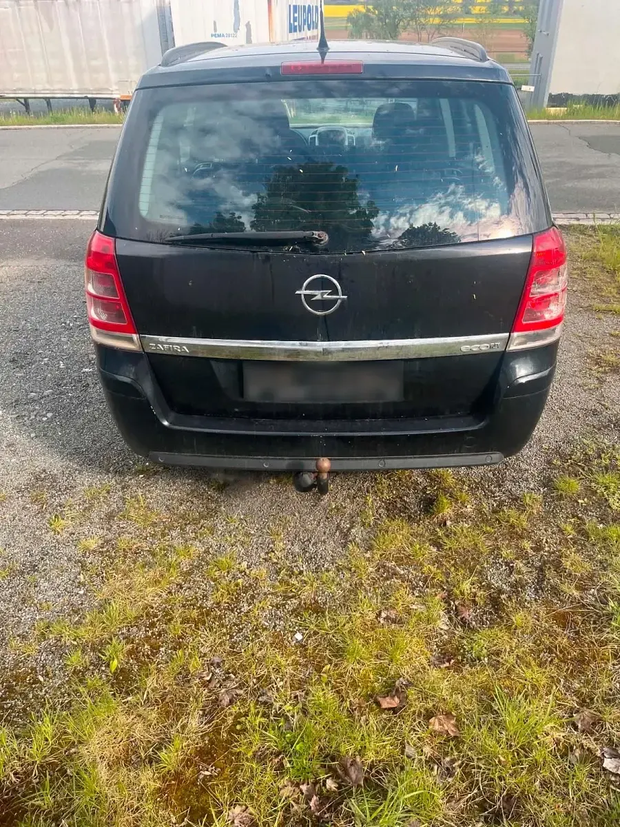 Usata Opel Zafira 120 CV (88 kW) 2012 Nero Monovolume