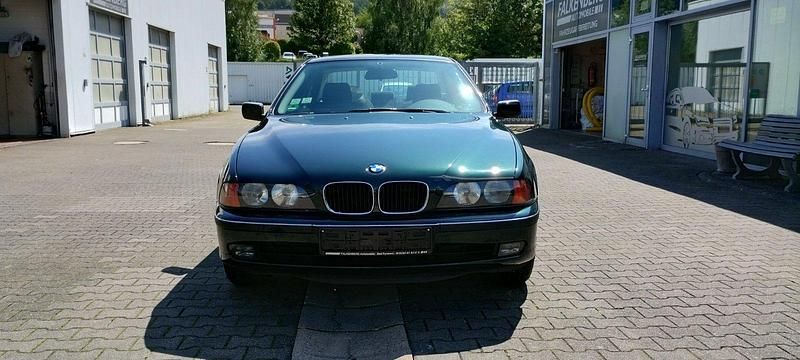 Grün Gebraucht 2000 BMW 520 Limousine | 8.520 € - Bild 1/4