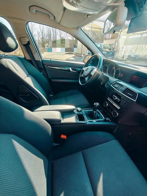 Gebraucht Mercedes C200 136 PS (100 kW) 2012 Grau Kombi