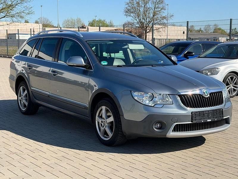 Gebraucht Skoda Superb Elegance 140 PS (102 kW) 2013 Grau Kombi