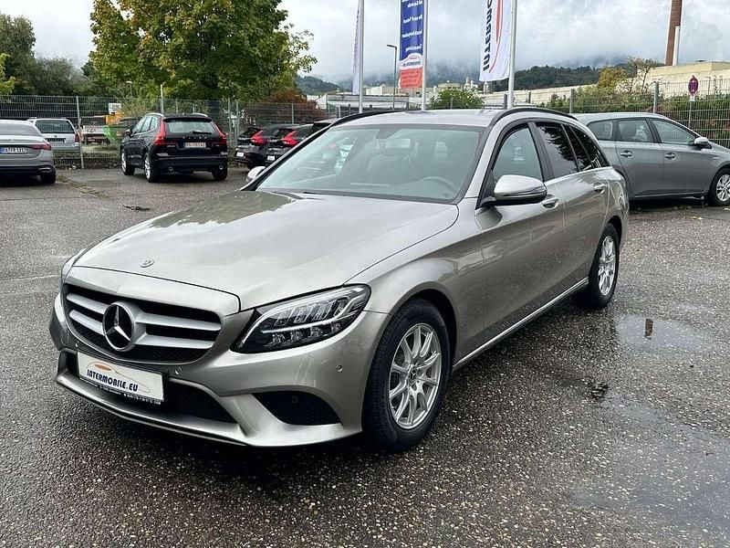 Mojavesilber metalliclack Gebraucht 2019 Mercedes C180 Kombi | 17.850 € (Guter Preis) - Bild 1/4