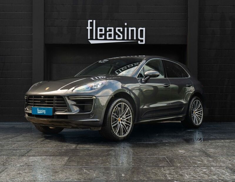 Grau Gebraucht 2020 Porsche Macan Turbo SUV | 73.825 € (Teuer) - Bild 1/4