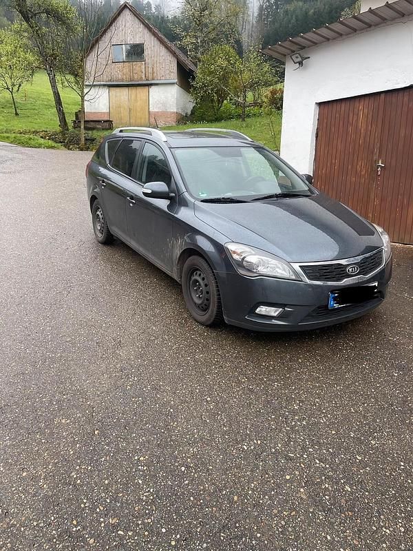Second-hand Kia Ceed 105 CP (77 kW) 2012 Gri Hatchback