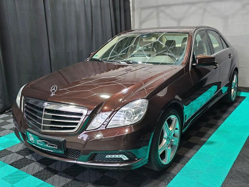 Gebraucht Mercedes E500 387 PS (284 kW) 2009 Braun Limousine