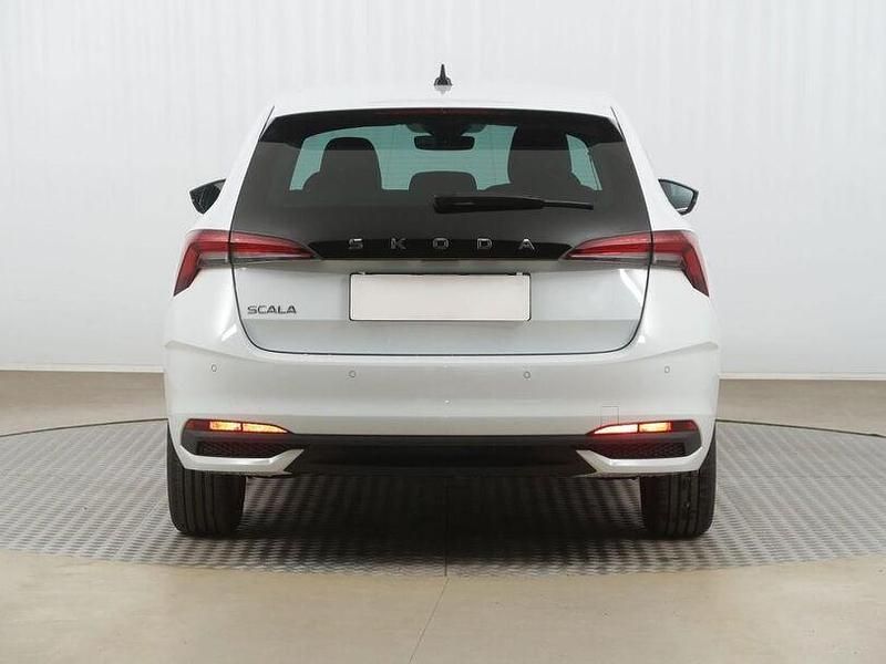 Gebraucht Skoda Scala Selection 150 PS (110 kW) 2024 Moonweiss metallic Kleinwagen