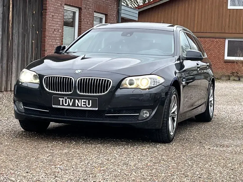 Gebraucht BMW 525 Sport Line 218 PS (160 kW) 2012 Grau Kombi