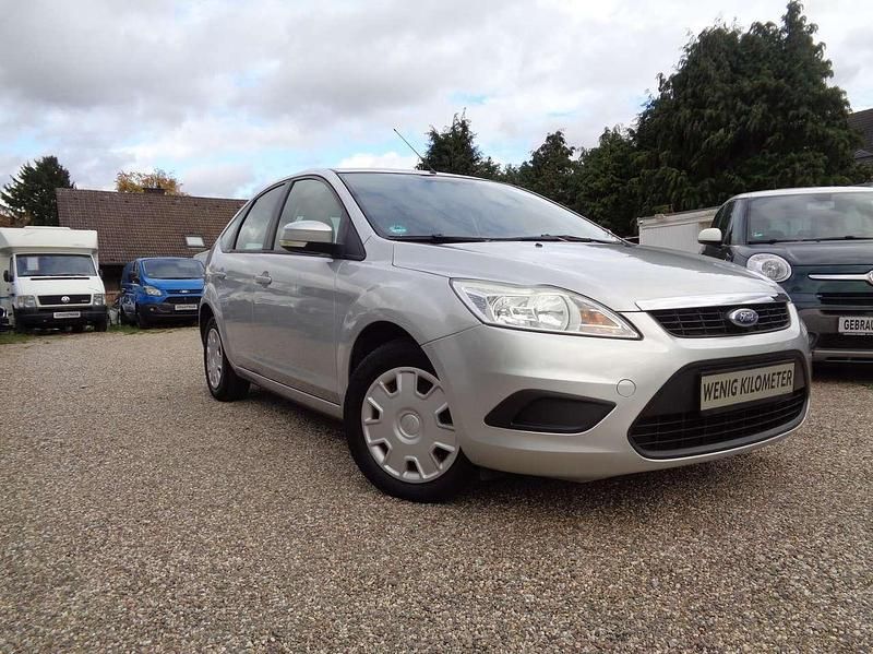 Silber Gebraucht 2011 Ford Focus Limousine | 6.600 € (Fairer Preis) - Bild 1/4