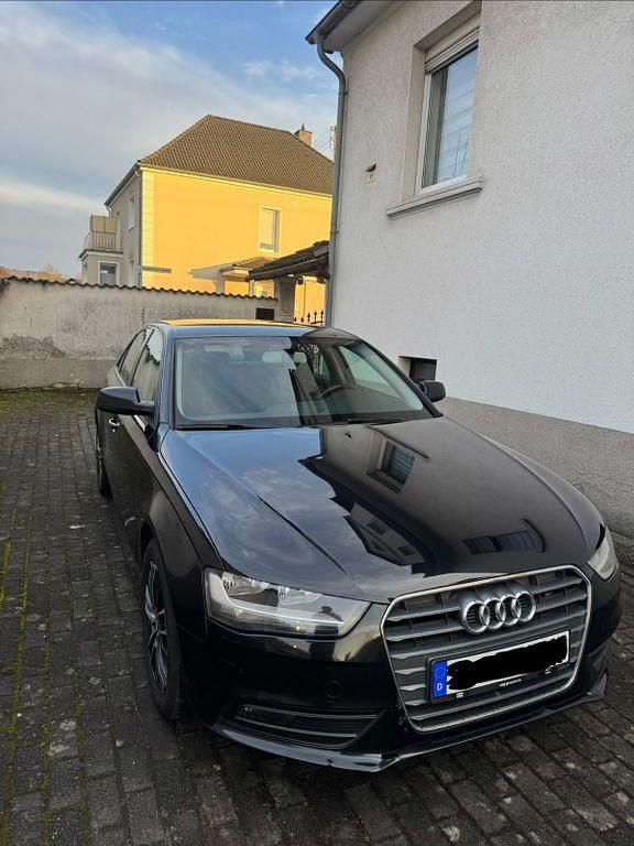 Gebraucht Audi A4 120 PS (88 kW) 2012 Schwarz Limousine