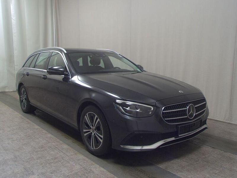 Gebraucht Mercedes E220 Avantgarde 220 PS (161 kW) 2022 Grau Kombi