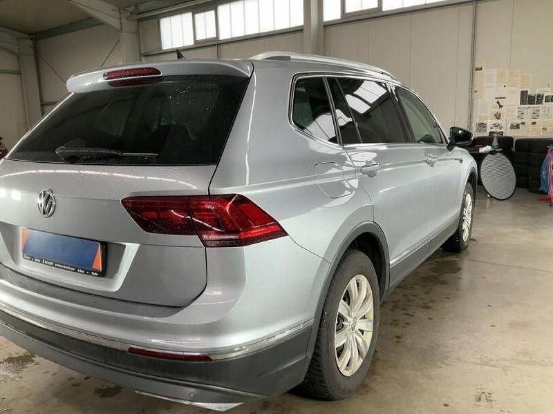Gebraucht VW Tiguan Allspace Highline 150 PS (110 kW) 2021 Silber SUV