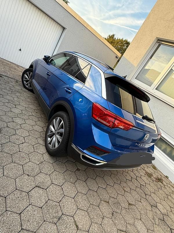 Blau Gebraucht 2019 VW T-Roc Style SUV | 18.500 € (Guter Preis) - Bild 1/4
