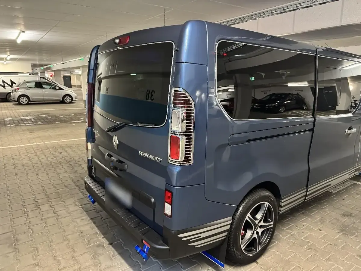 Gebraucht Renault Traffic 145 PS (106 kW) 2017 Blau Van / Kleinbus