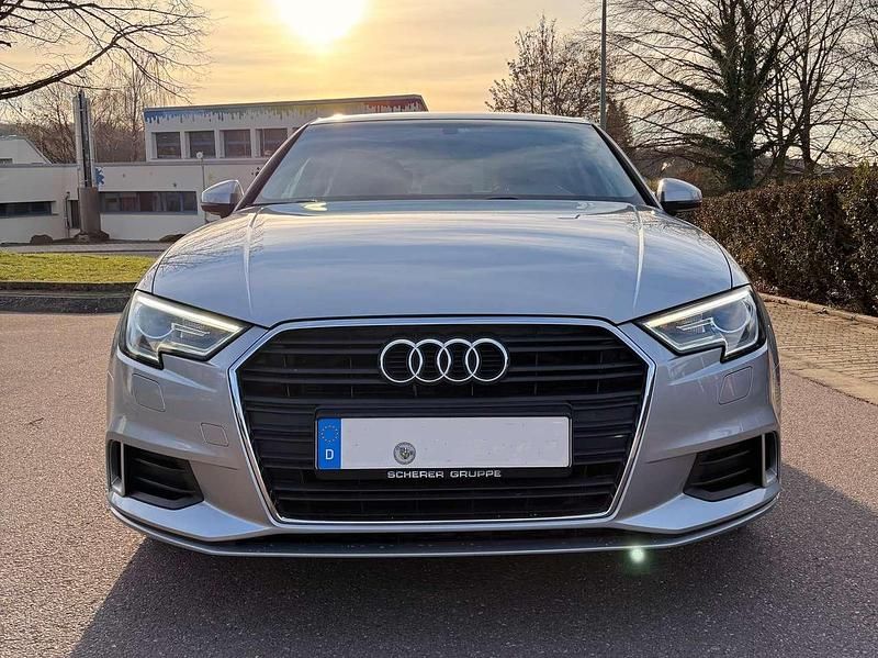 Gebraucht Audi A3 Sport 116 PS (85 kW) 2018 Silber Limousine