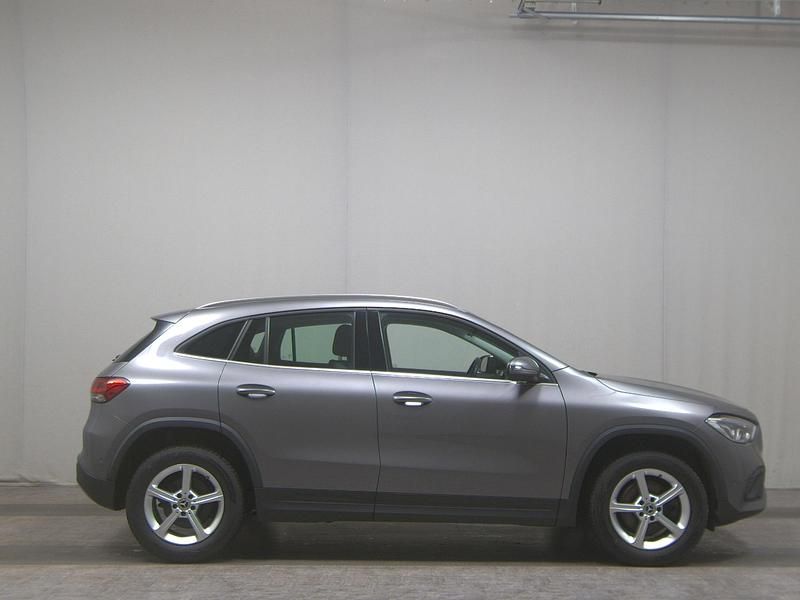 Gebraucht Mercedes GLA180 Style 116 PS (85 kW) 2022 Grau SUV