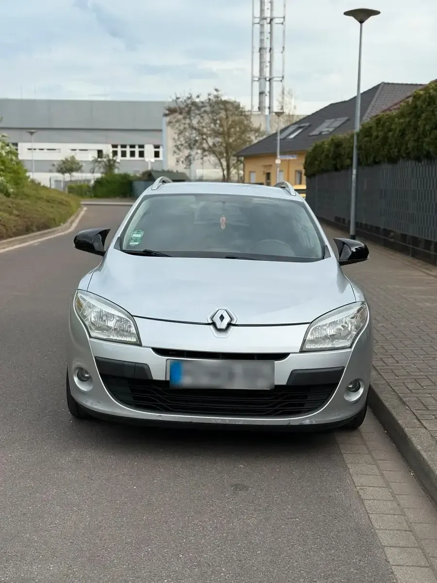 Gebraucht Renault Mégane GrandTour 110 PS (80 kW) 2010 Silber Kombi