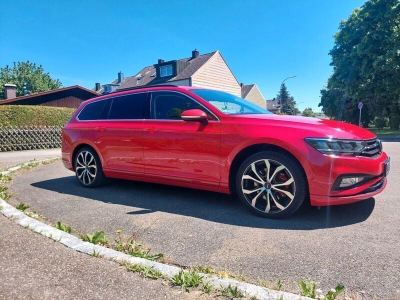 Rot Gebraucht 2021 VW Passat Business Kombi | 16.000 € (Guter Preis) - Bild 1/4