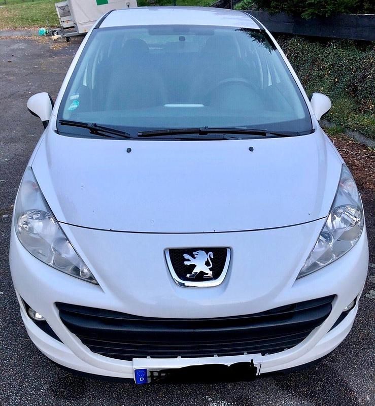 Weiß Gebraucht 2011 Peugeot 207 Filou Kombi | 1.900 € (Teuer) - Bild 1/4