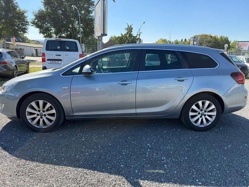 Używany Opel Astra Innovation 110 KM (80 kW) 2012 Srebrny Kombi