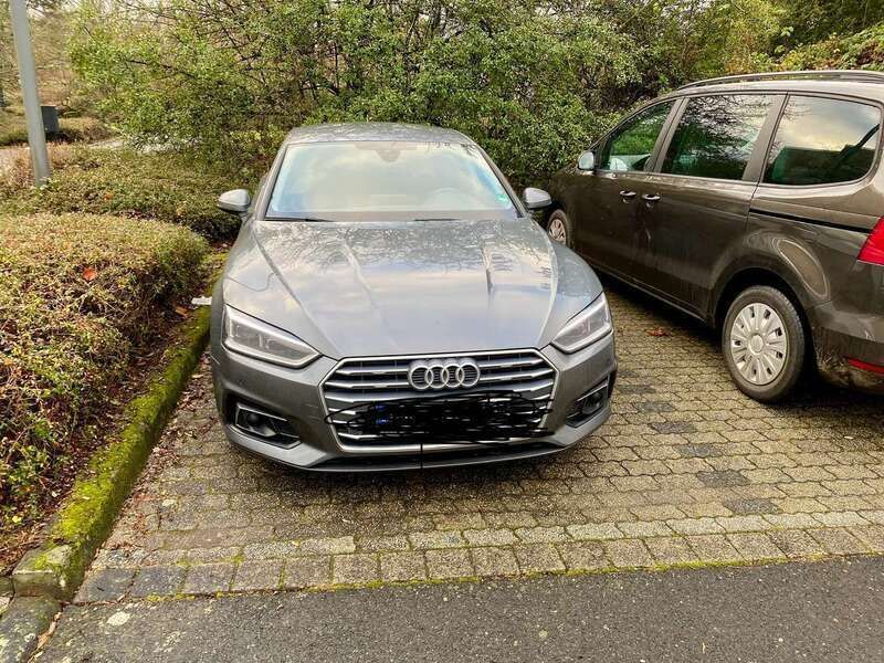 Grau Gebraucht 2019 Audi A5 Sportback Sport Coupé | 23.000 € (Guter Preis) - Bild 1/4