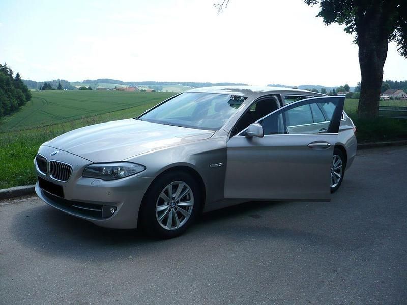 Gebraucht BMW 520 184 PS (135 kW) 2010 Gold Kombi