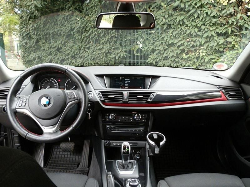 Grau Gebraucht 2014 BMW X1 Sport Line SUV | 11.600 € (Guter Preis) - Bild 1/4