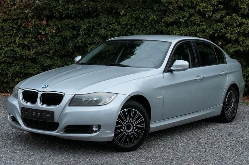 Silber Gebraucht 2011 BMW 320 Lifestyle Limousine | 6.600 € (Fairer Preis) - Bild 1/4