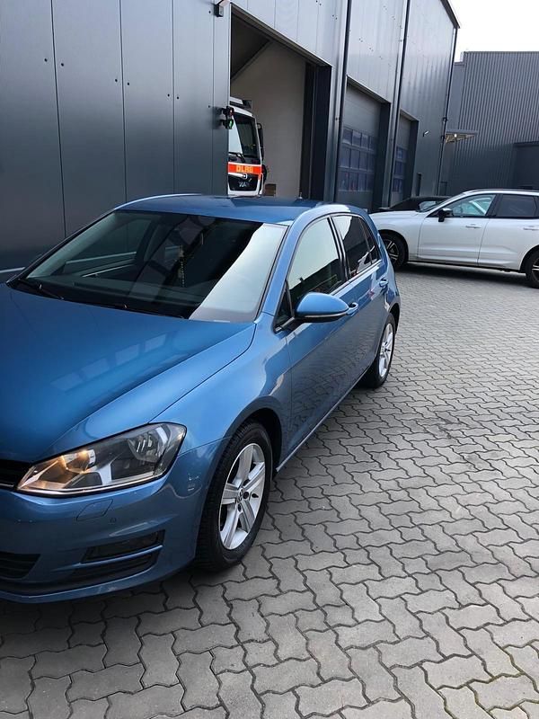 Blau Gebraucht 2014 VW Golf VII Kombi | 8.000 € (Guter Preis) - Bild 1/4