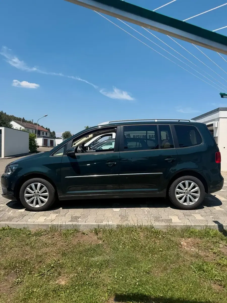 Gebraucht VW Touran Highline 140 PS (102 kW) 2011 Grün Van / Kleinbus