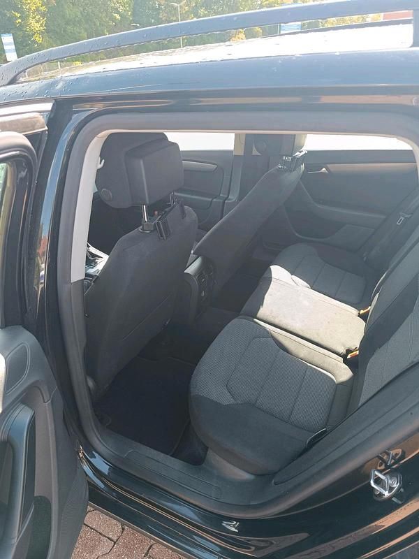 Schwarz Gebraucht 2011 VW Passat Kombi | 5.000 € (Guter Preis) - Bild 1/4