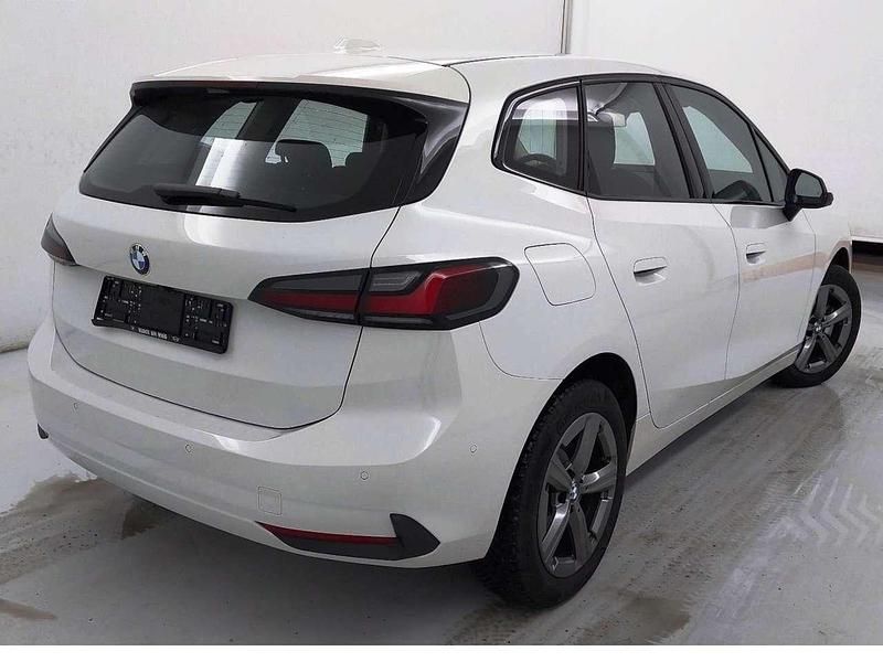 Gebraucht BMW 220 Sport Line 170 PS (125 kW) 2024 Alpinweiss 3 Van / Kleinbus