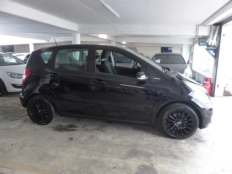 Gebraucht Mercedes A160 95 PS (69 kW) 2012 Schwarz Kleinwagen