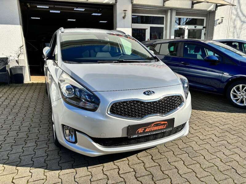 Silber Gebraucht 2015 Kia Carens Vision Van / Kleinbus | 6.850 € (Superpreis) - Bild 1/4